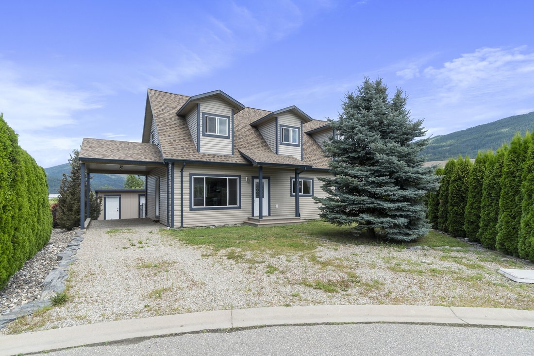 House in Salmon Arm, British Columbia, Canada 2 - 17157305