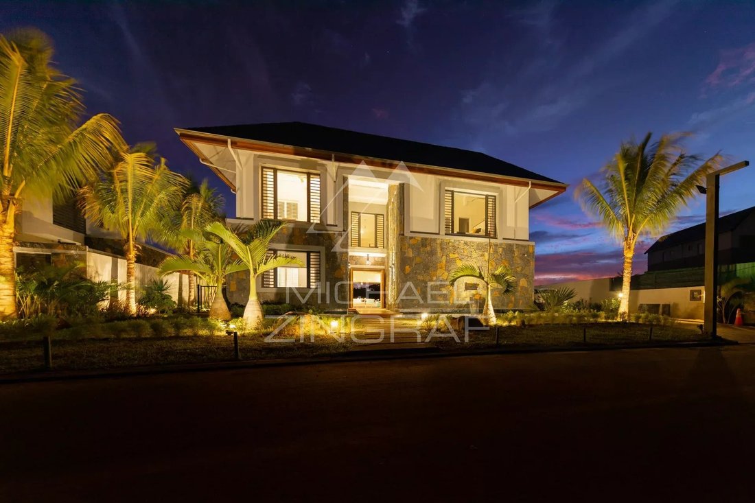 Villa in Grande Riviere Noire, Rivière Noire District, Mauritius 2 - 12184477