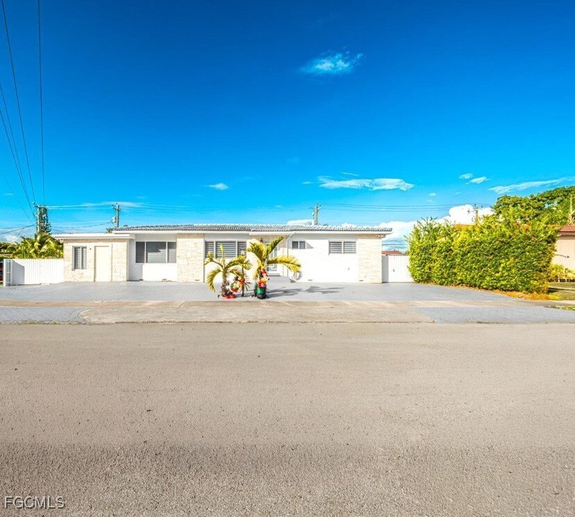 House in Miami, Florida, United States 1 - 17173478