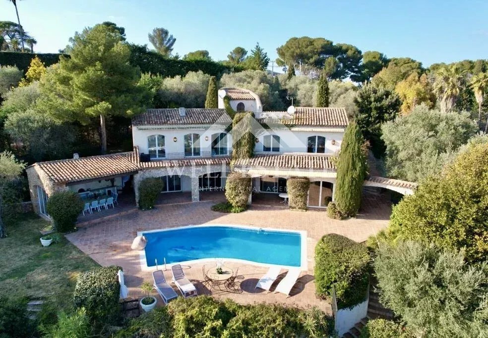 Villa in Brusquet-Retenaou-Devens, Vallauris, France 1 - 12579731