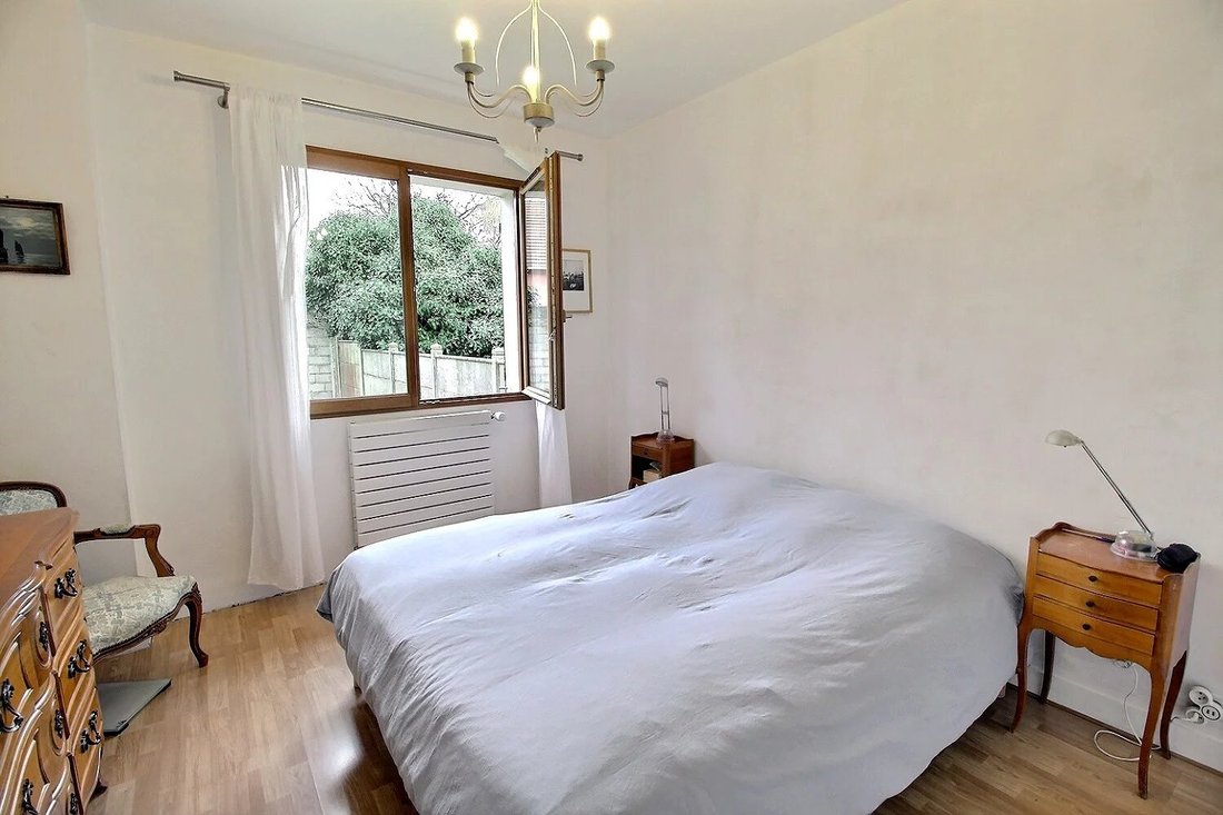 House in Chennevieres-sur-Marne, Ile-de-France, France 4 - 17155448