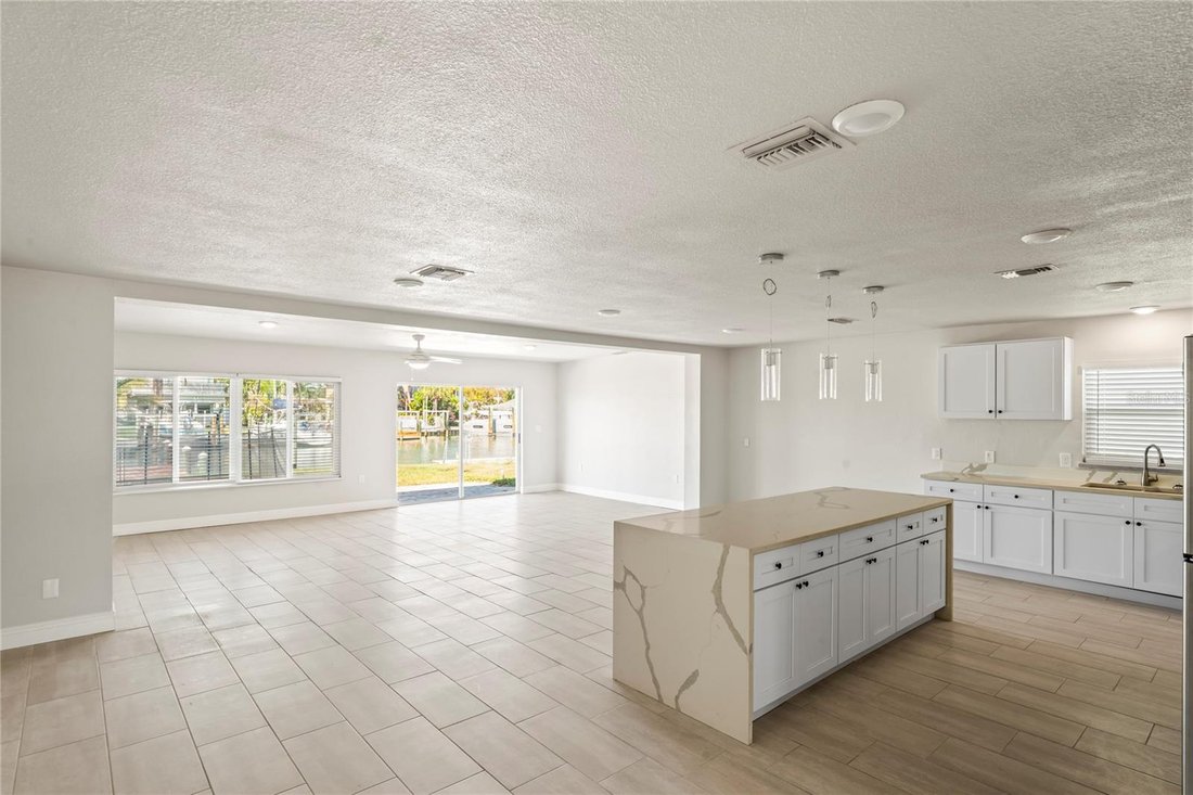 House in Madeira Beach, Florida, United States 4 - 17187455