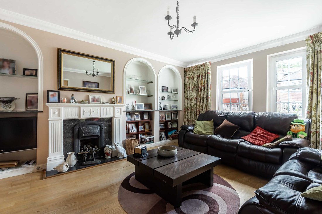 House in Barnet, England 2 - 17160514