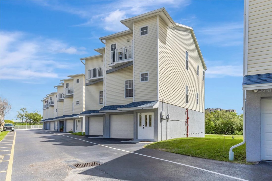Townhouse in Indian Shores, Florida, United States 1 - 17185380