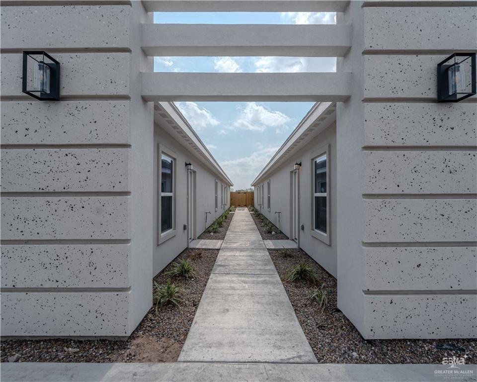 Weslaco, Texas, United States 3 - 17166984