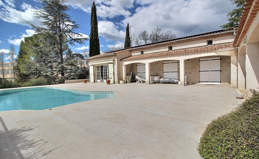 Villa in Vaugines-Les Faisses-Peyrard, Draguignan, France 1
