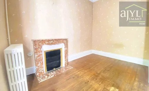 17th C. Chateau (With A Section Dedicated To Events) And 5 Acres In Centre Of France