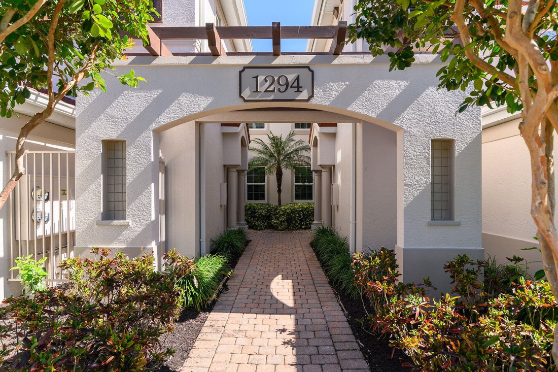 Condo in Naples, Florida, United States 3 - 17174113
