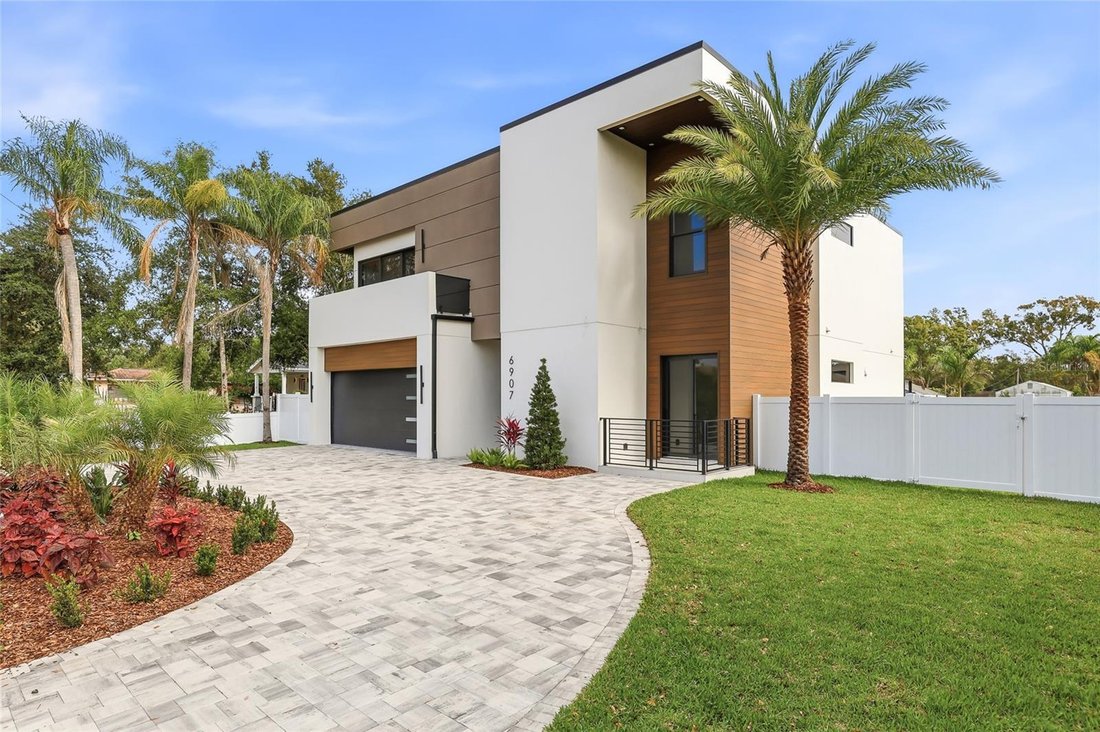 House in Tampa, Florida, United States 1 - 17181571