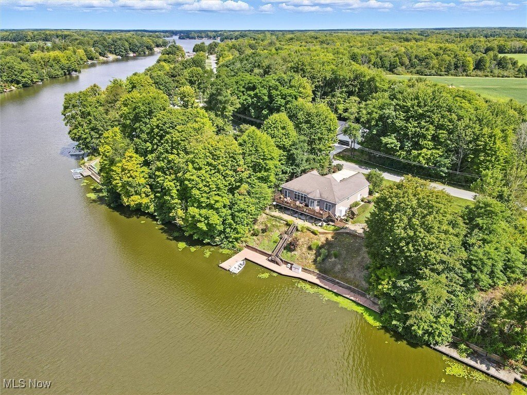 House in Roaming Shores, Ohio, United States 1 - 17175432