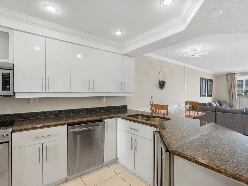 Condo in Sunny Isles Beach, Florida, United States 3 - 17176229