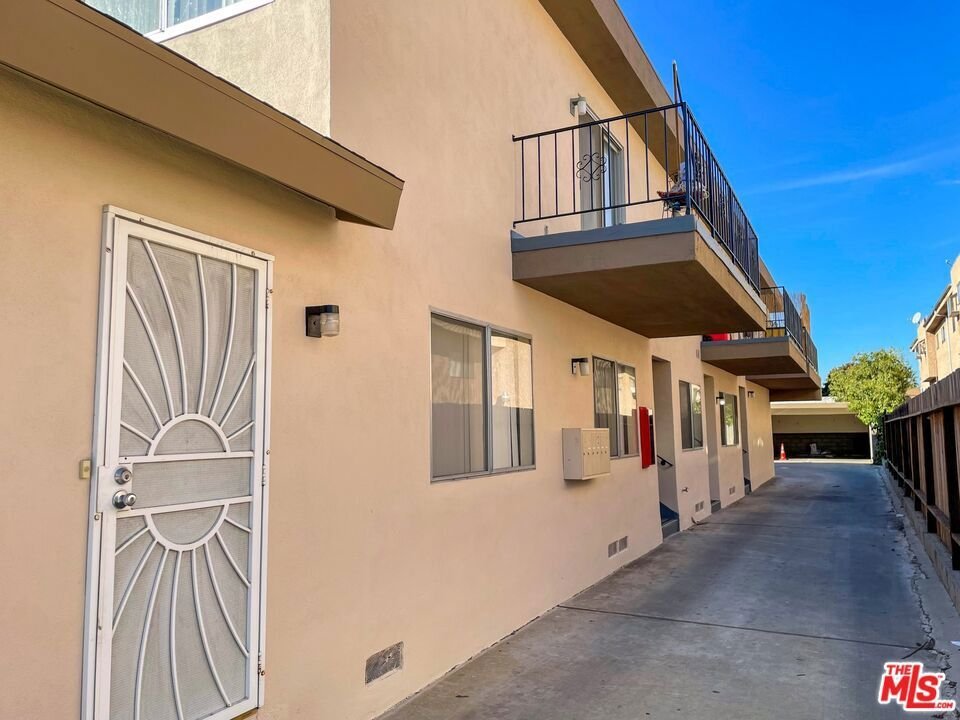 Inglewood, California, United States 4 - 17169340