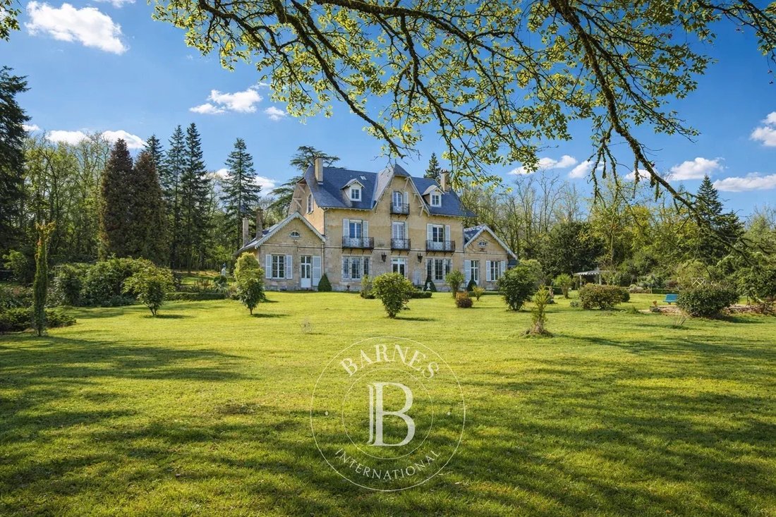 Estate in Bellac, Nouvelle-Aquitaine, France 2 - 17155423