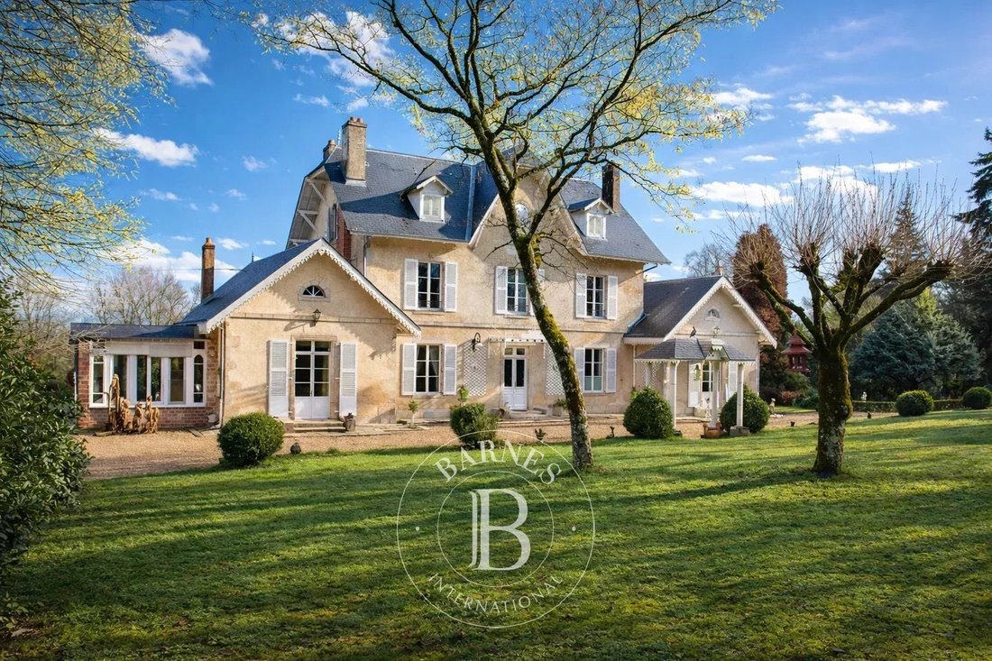Estate in Bellac, Nouvelle-Aquitaine, France 1 - 17155423