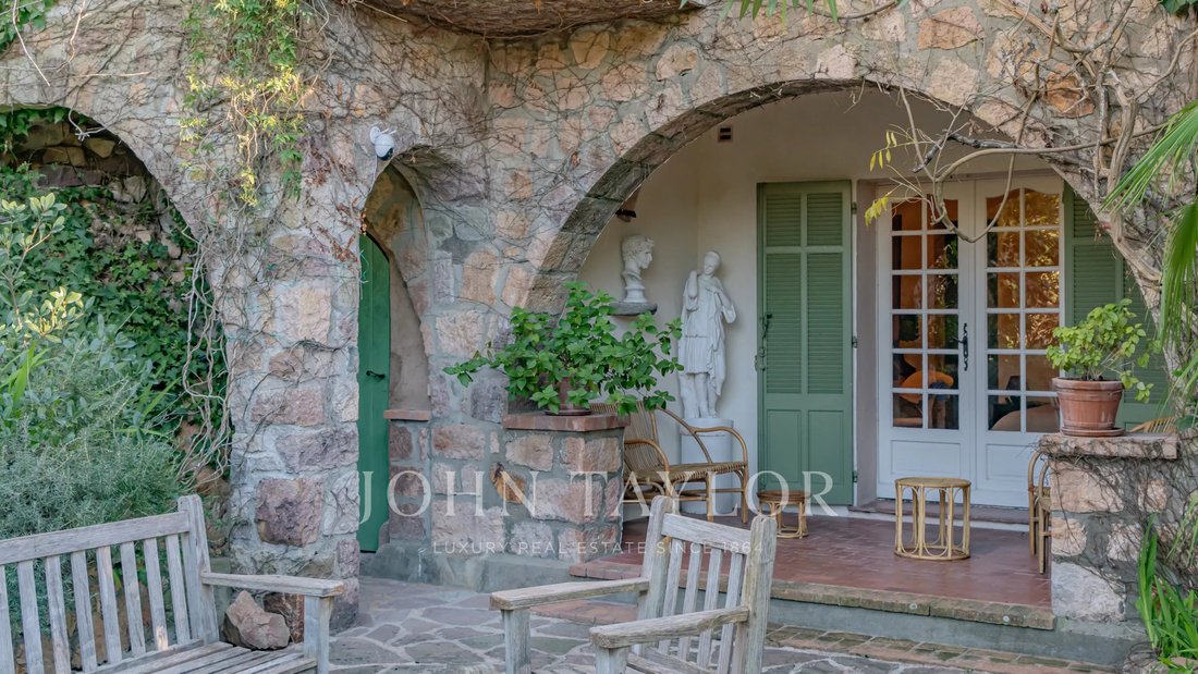 House in Théoule-sur-Mer, Provence-Alpes-Côte d'Azur, France 4 - 16945843