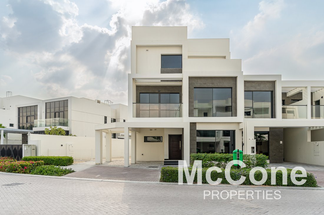 Villa in Damac Hills, Dubai, United Arab Emirates 1 - 17154451