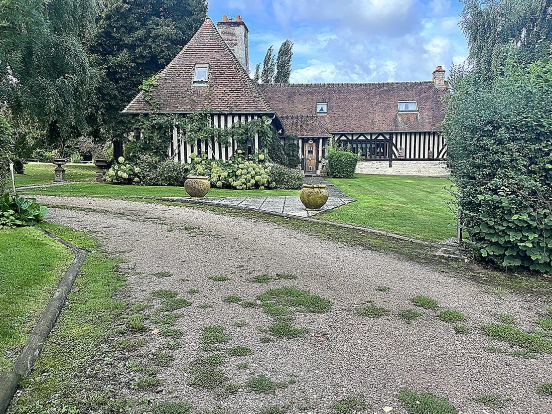 Estate in Pont-l'Évêque, Normandy, France 1 - 17155159