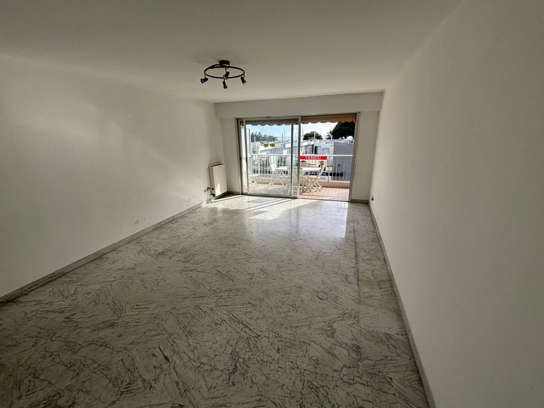 Apartment in Saint-Laurent-du-Var, Provence-Alpes-Côte d'Azur, France 2 - 17155128