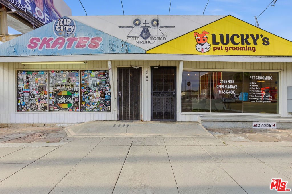 Santa Monica, California, United States 5 - 17169370