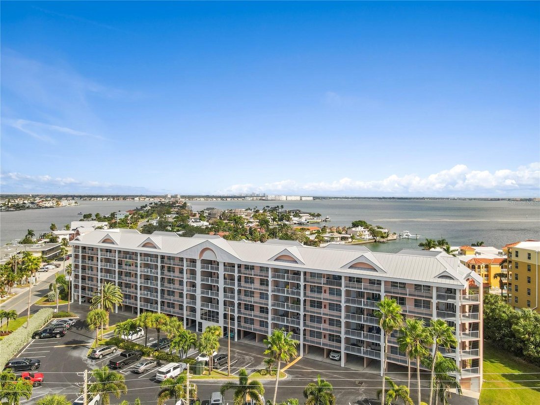 Condo in St. Pete Beach, Florida, United States 4 - 17181631