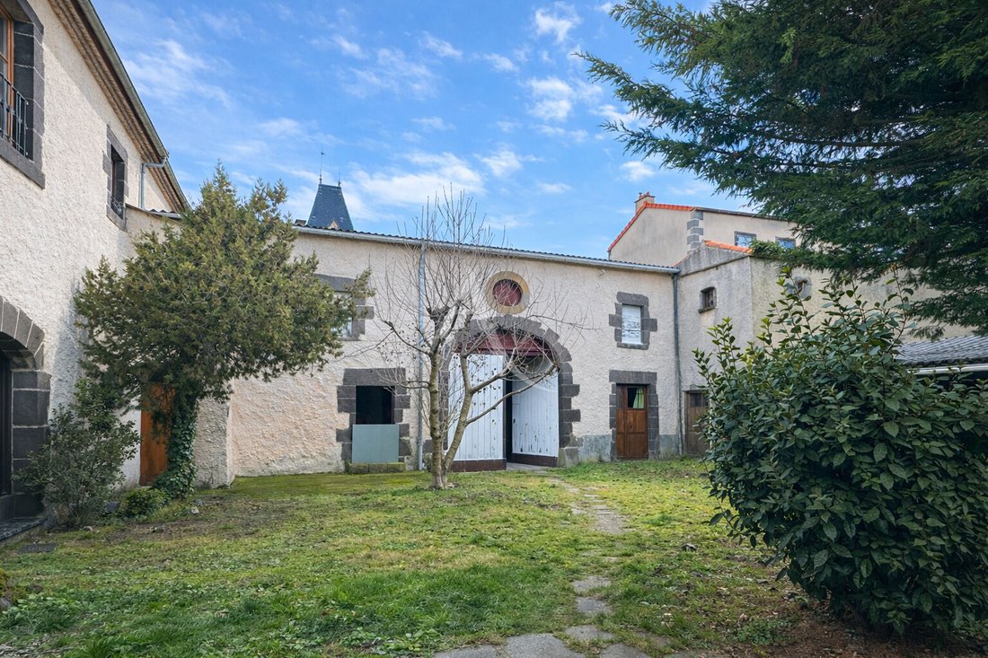 Villa in Le Crest, Auvergne-Rhône-Alpes, France 2 - 17051268