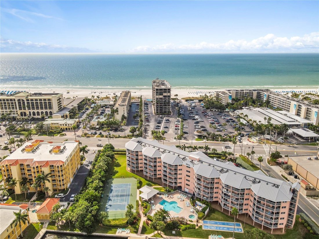 Condo in St. Pete Beach, Florida, United States 5 - 17181631