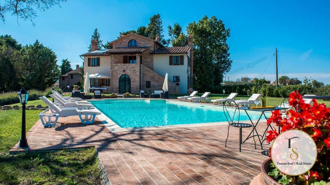 Country House in Historic Center, Perugia, Italy 1 - 17189419