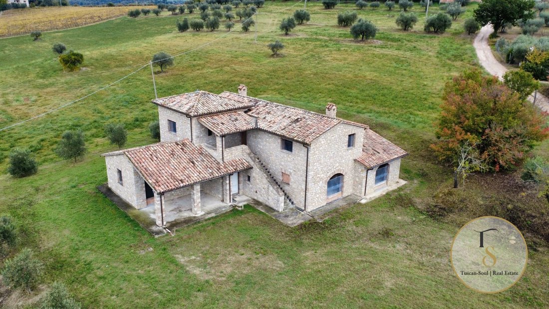 Casa di campagna a Todi, Umbria, Italia 2 - 17189167
