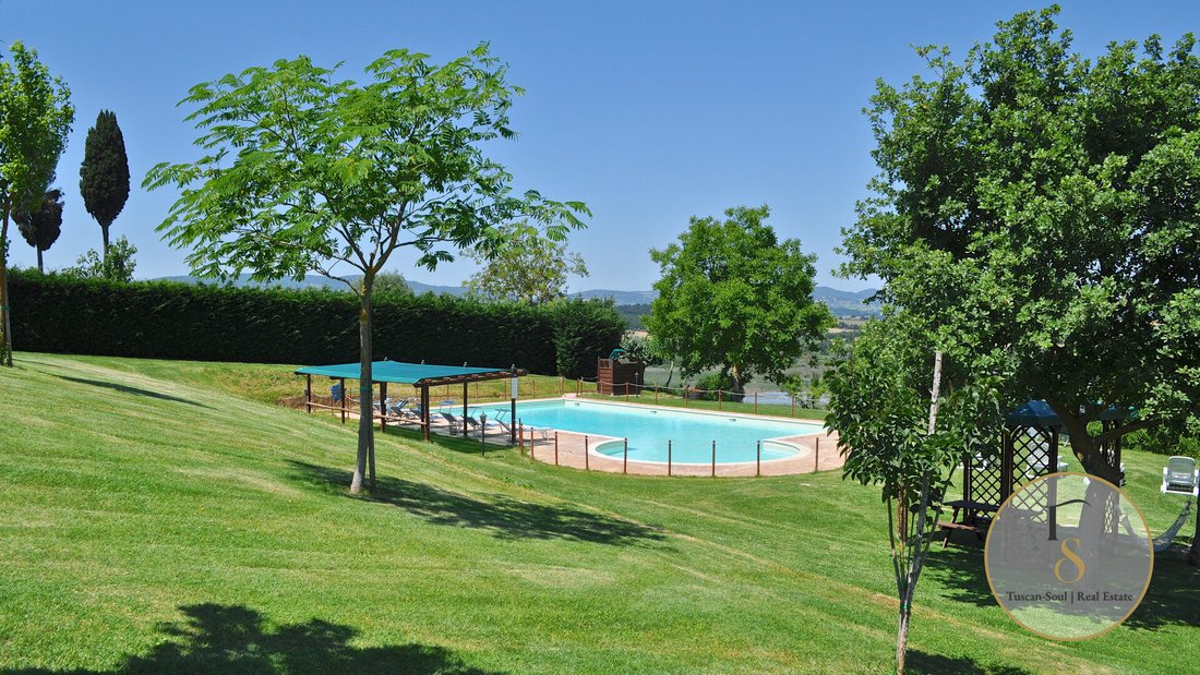 Country House in Castiglione del Lago, Umbria, Italy 4 - 17188032