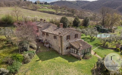 Country House in Passignano sul Trasimeno, Umbria, Italy 1