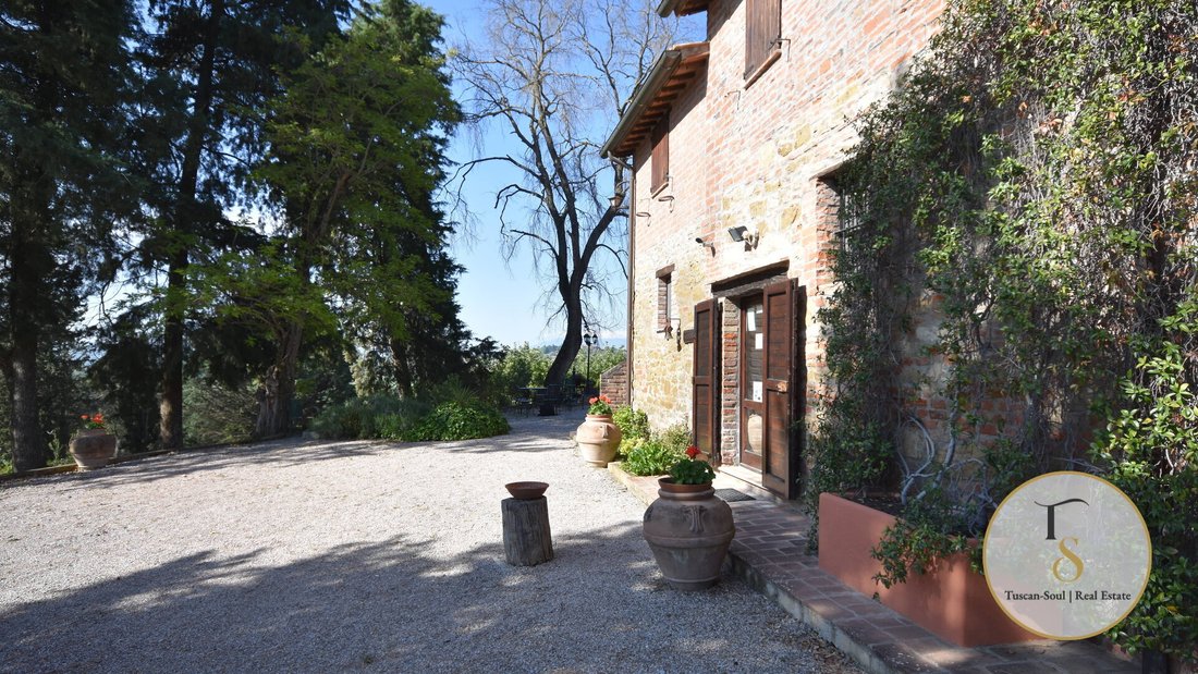 Country House in Historic Center, Perugia, Italy 3 - 17189419