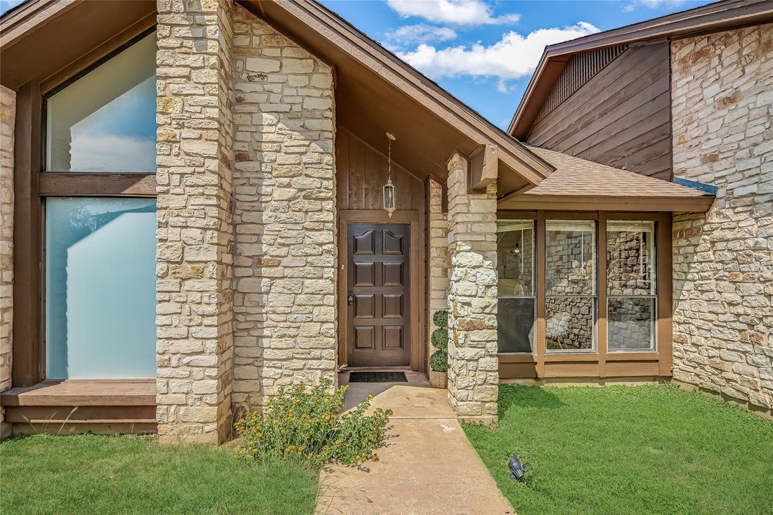 House in The Hills, Texas, United States 3 - 17188473