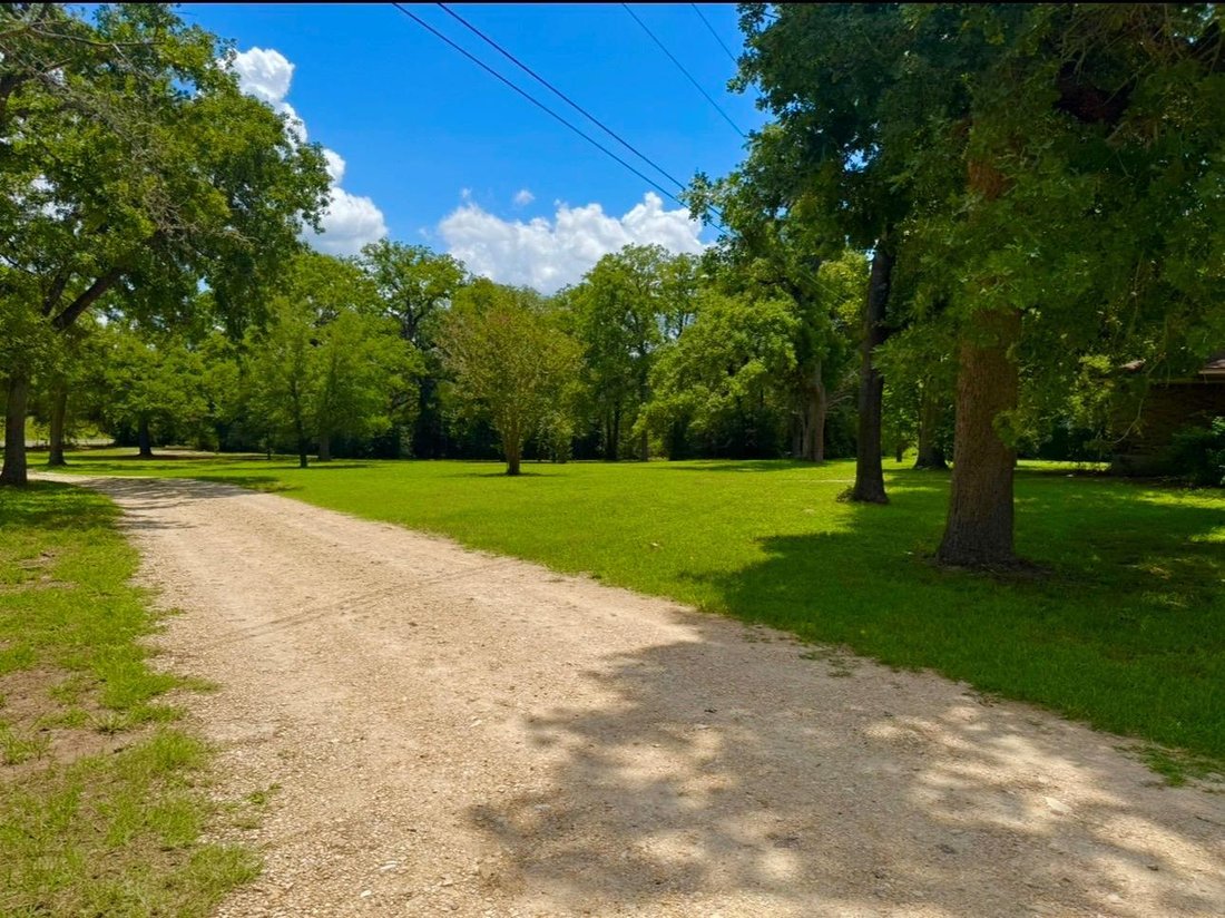 House in Elgin, Texas, United States 3 - 17188034