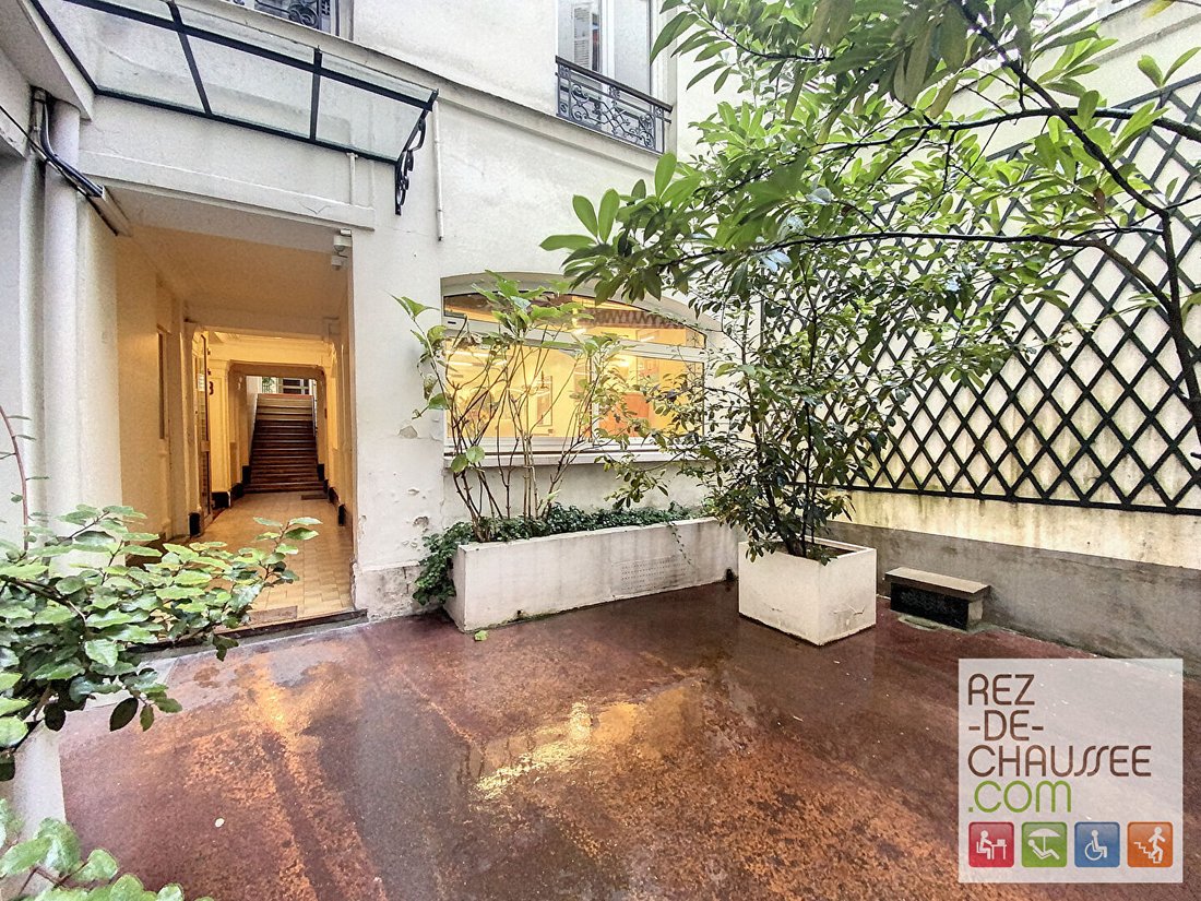 Apartment in Louis Blanc-Aqueduc, Paris 10e Arrondissement, Paris 1 - 17192568