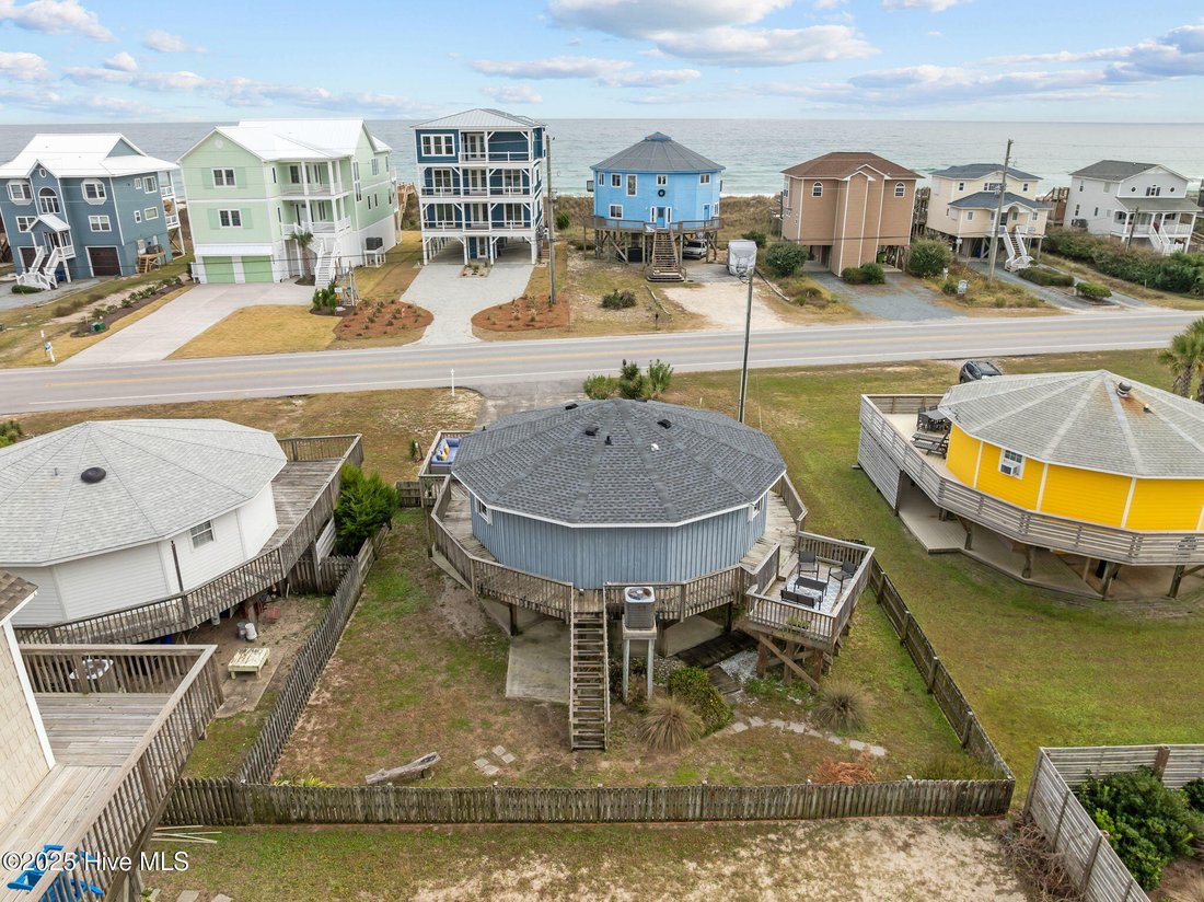 House in North Topsail Beach, North Carolina, United States 1 - 17193377