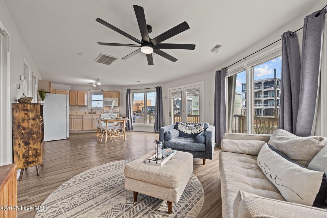 House in North Topsail Beach, North Carolina, United States 2 - 17193377