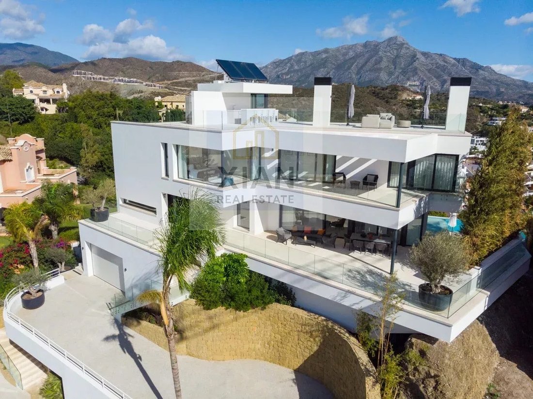 Villa in La Quinta, Benahavis, Andalusia 1 - 12490937