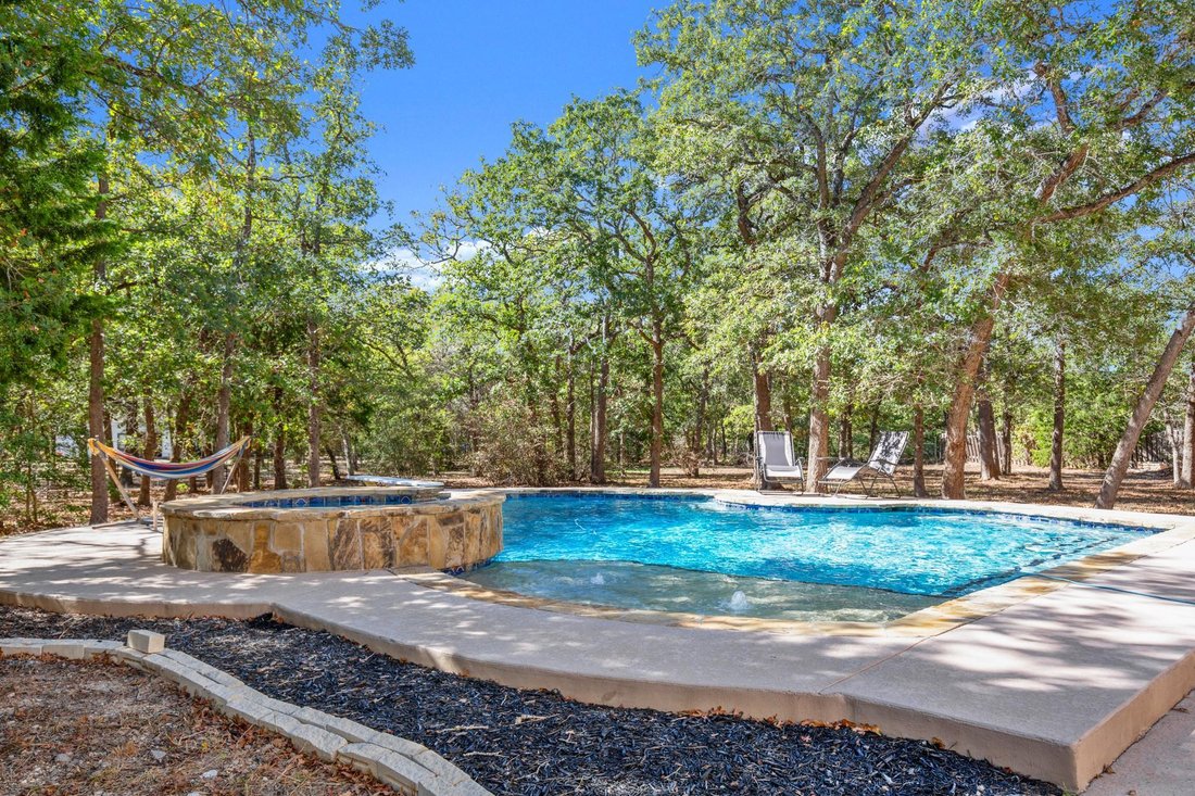 House in Elgin, Texas, United States 2 - 17189011