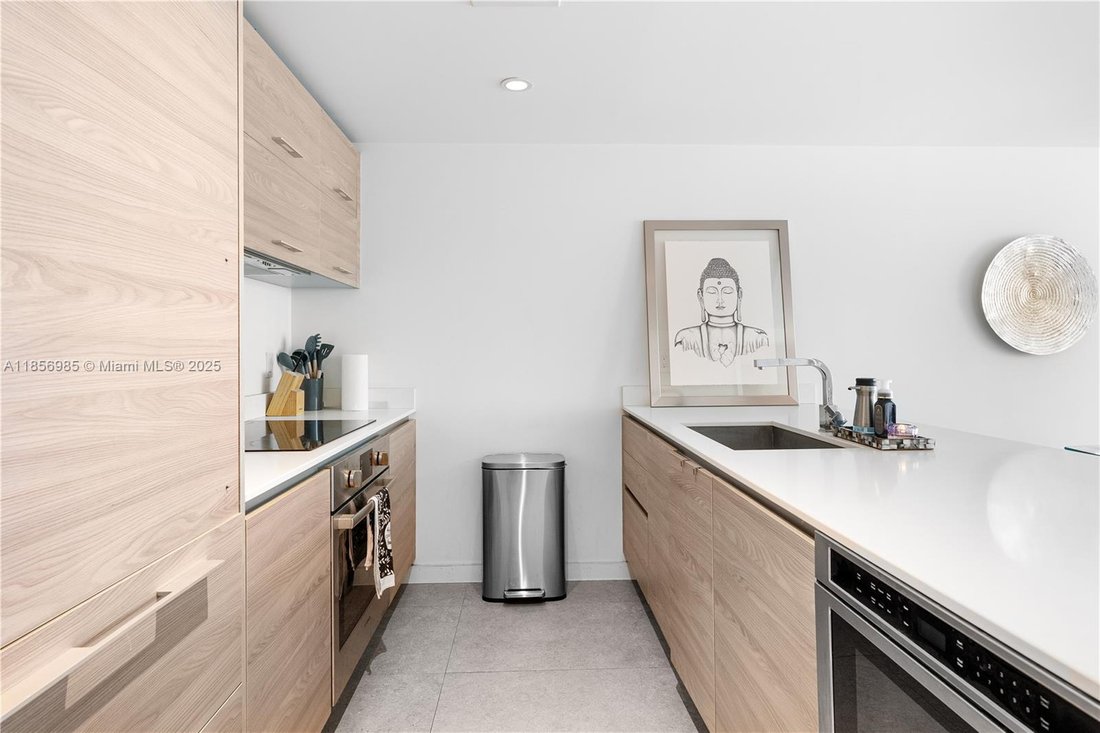 Condo in Miami, Florida, United States 4 - 17203359