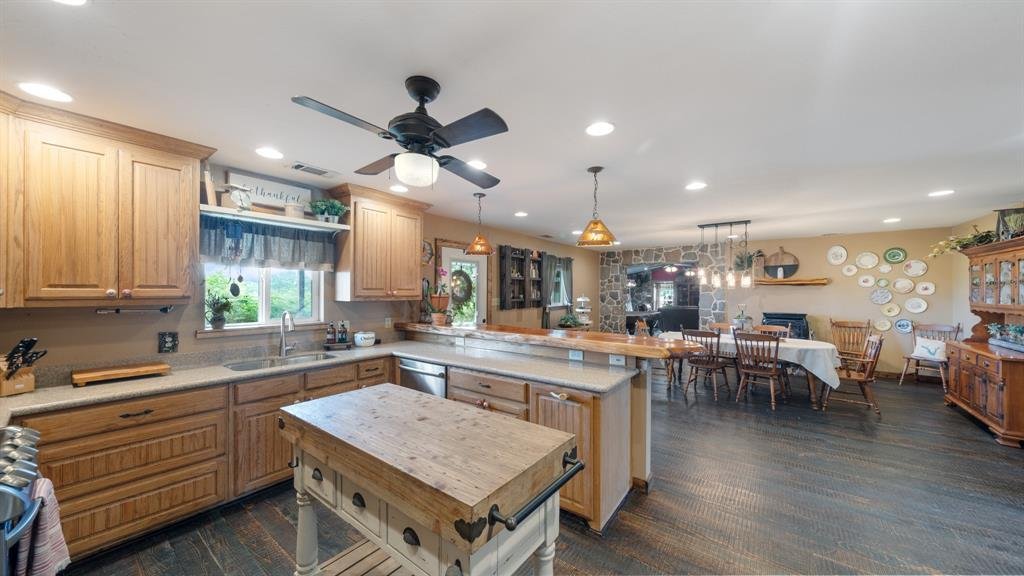 House in Tool, Texas, United States 4 - 17215144