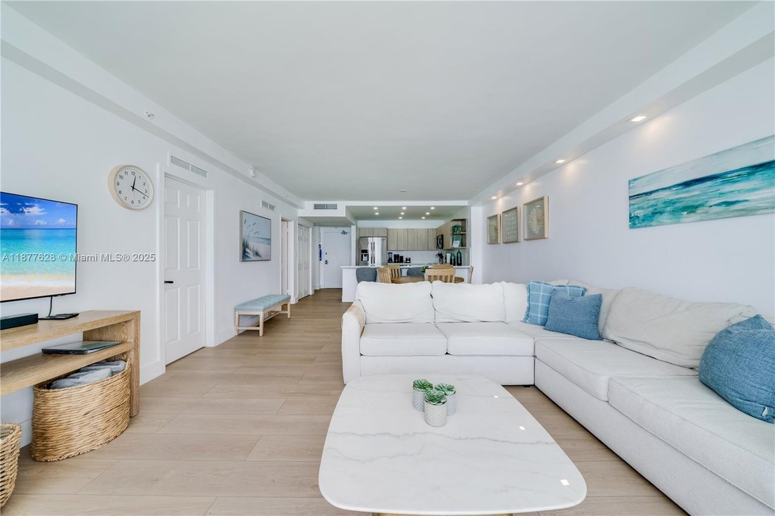 Condo in Miami Beach, Florida, United States 5 - 17202434