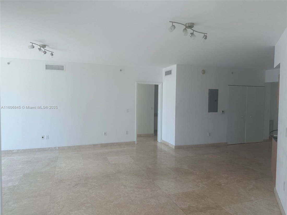 Condo in Miami, Florida, United States 4 - 17203593