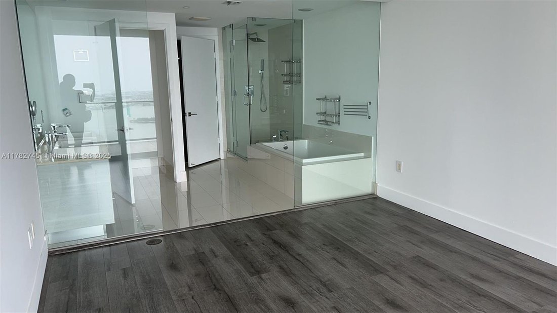 Condo in Miami, Florida, United States 5 - 17204387