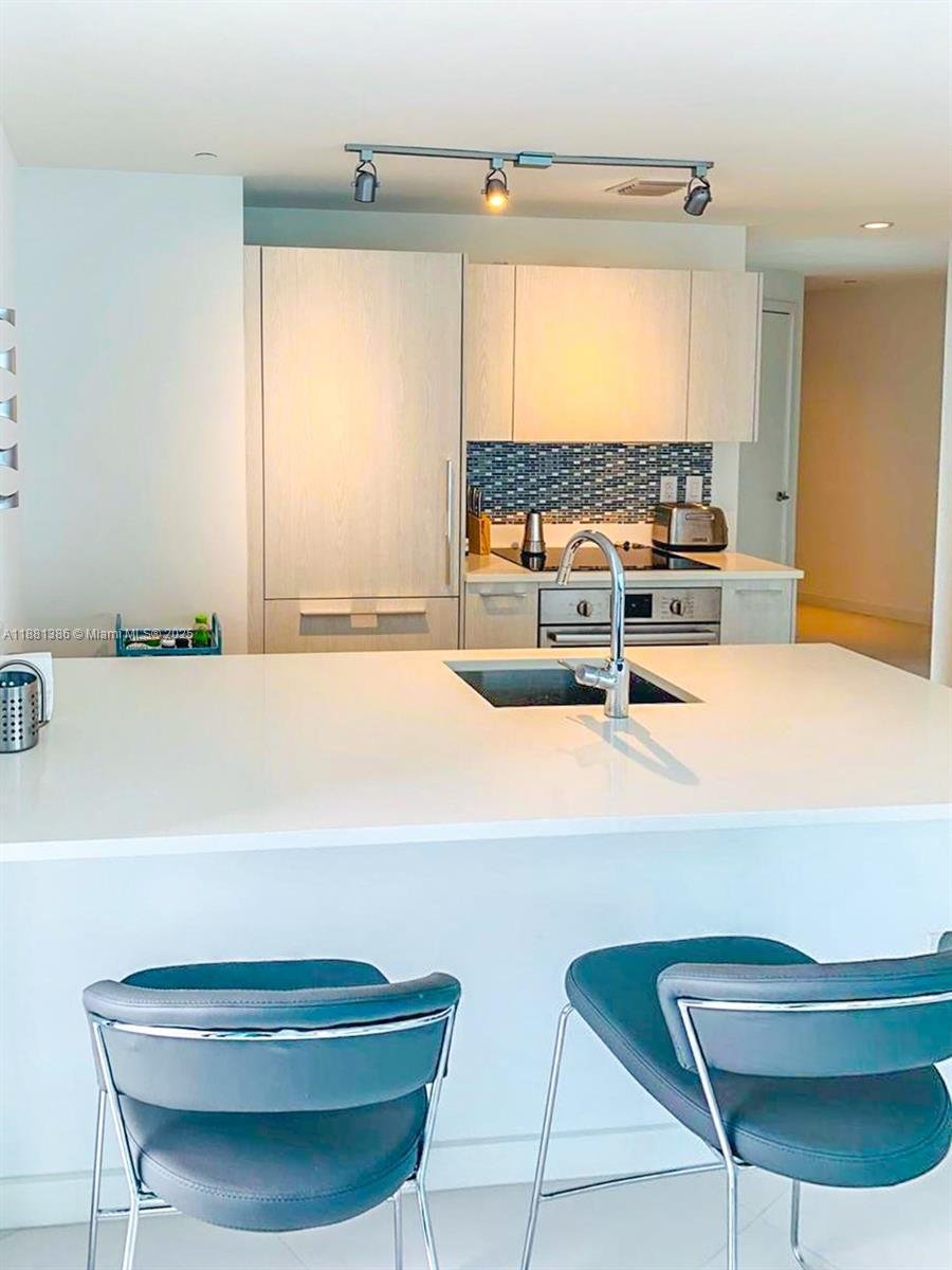 Condo in Miami, Florida, United States 5 - 17202936