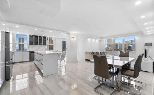 Condo in Sunny Isles Beach, Florida, United States 1