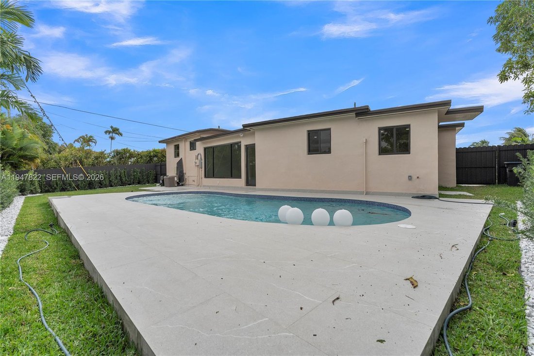 House in Miami, Florida, United States 4 - 17202362