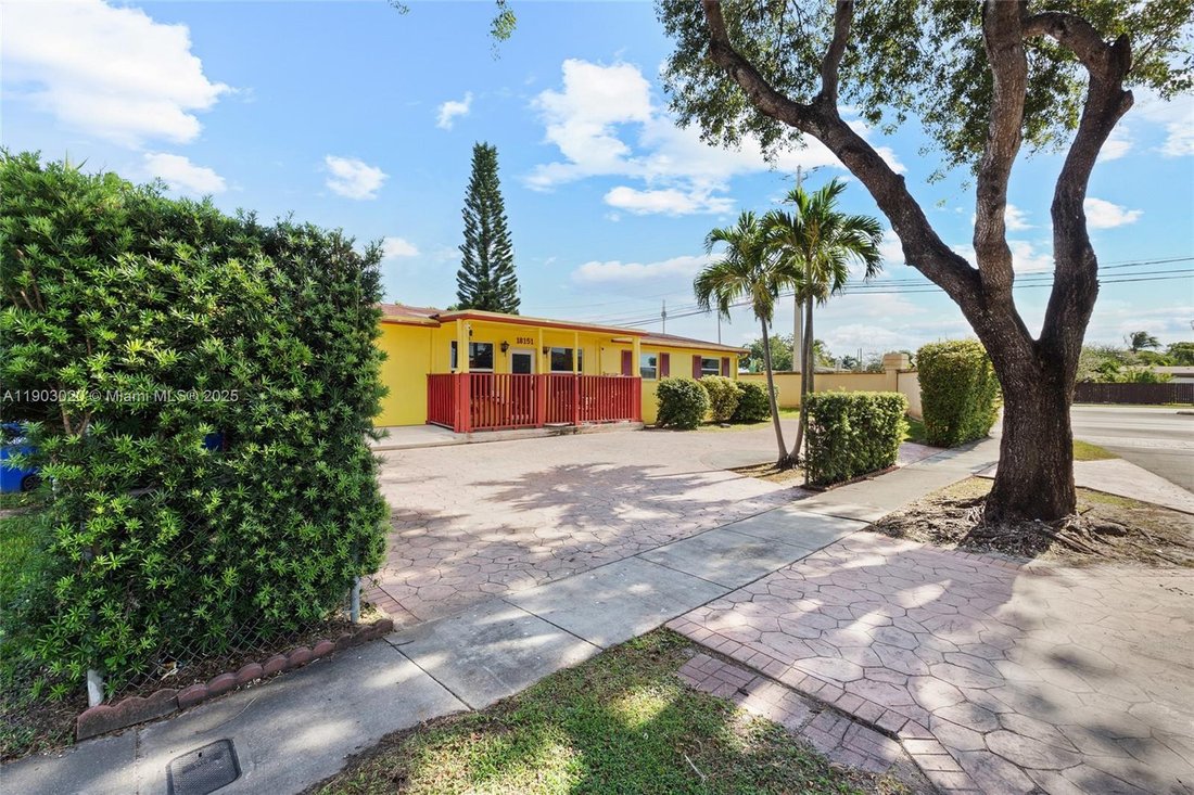 House in Miami, Florida, United States 3 - 17205341