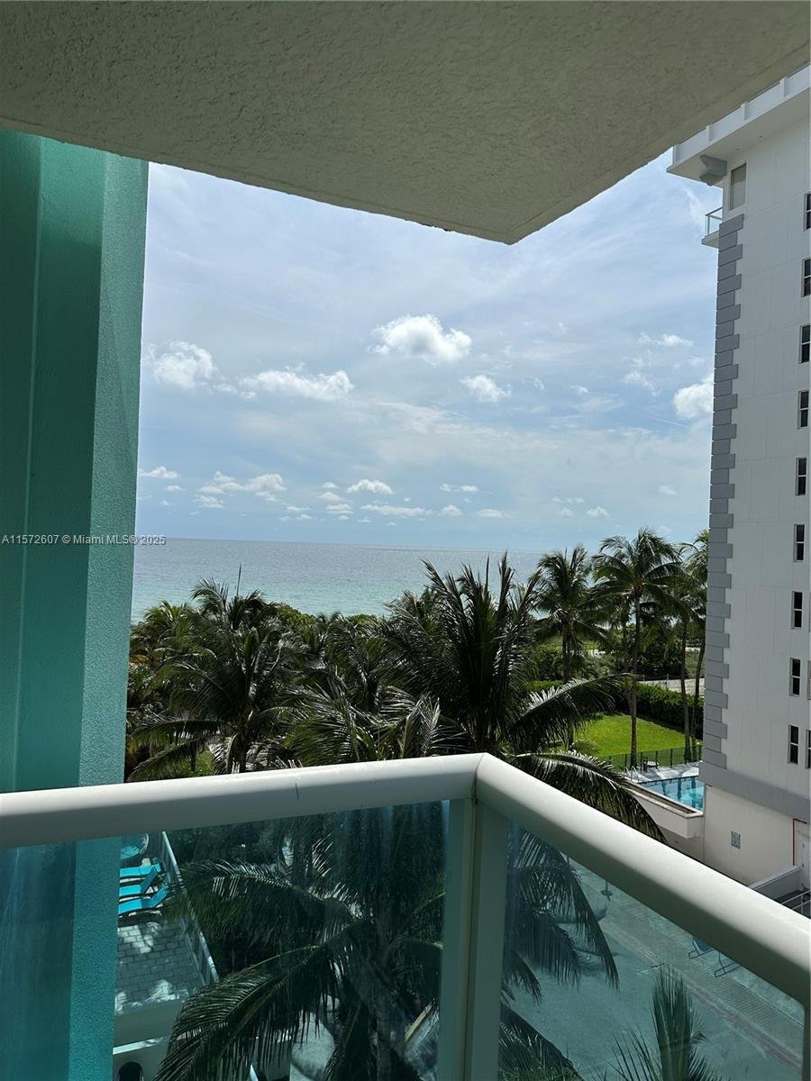 Condo in Bal Harbour, Florida, United States 2 - 17202641