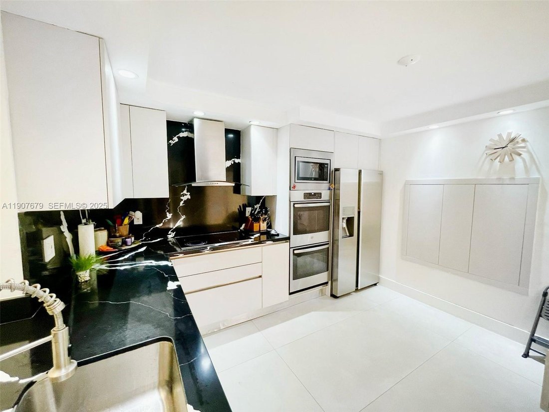 Townhouse in Aventura, Florida, United States 5 - 17202117