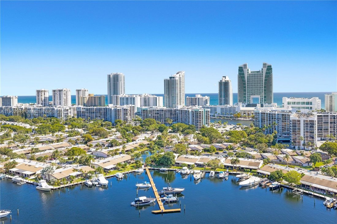 Condo in Hallandale Beach, Florida, United States 1 - 17204605